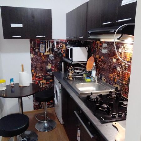 Hostel Florentin Camere Bai Comune Acces Bucatarie Cheap Rooms Smart Tv Netflix Constanta Kitchen And Laundry Machine Acces Fast Wifi Bagian luar foto