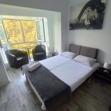 Hostel Florentin Camere Bai Comune Acces Bucatarie Cheap Rooms Smart Tv Netflix Constanta Kitchen And Laundry Machine Acces Fast Wifi Bagian luar foto