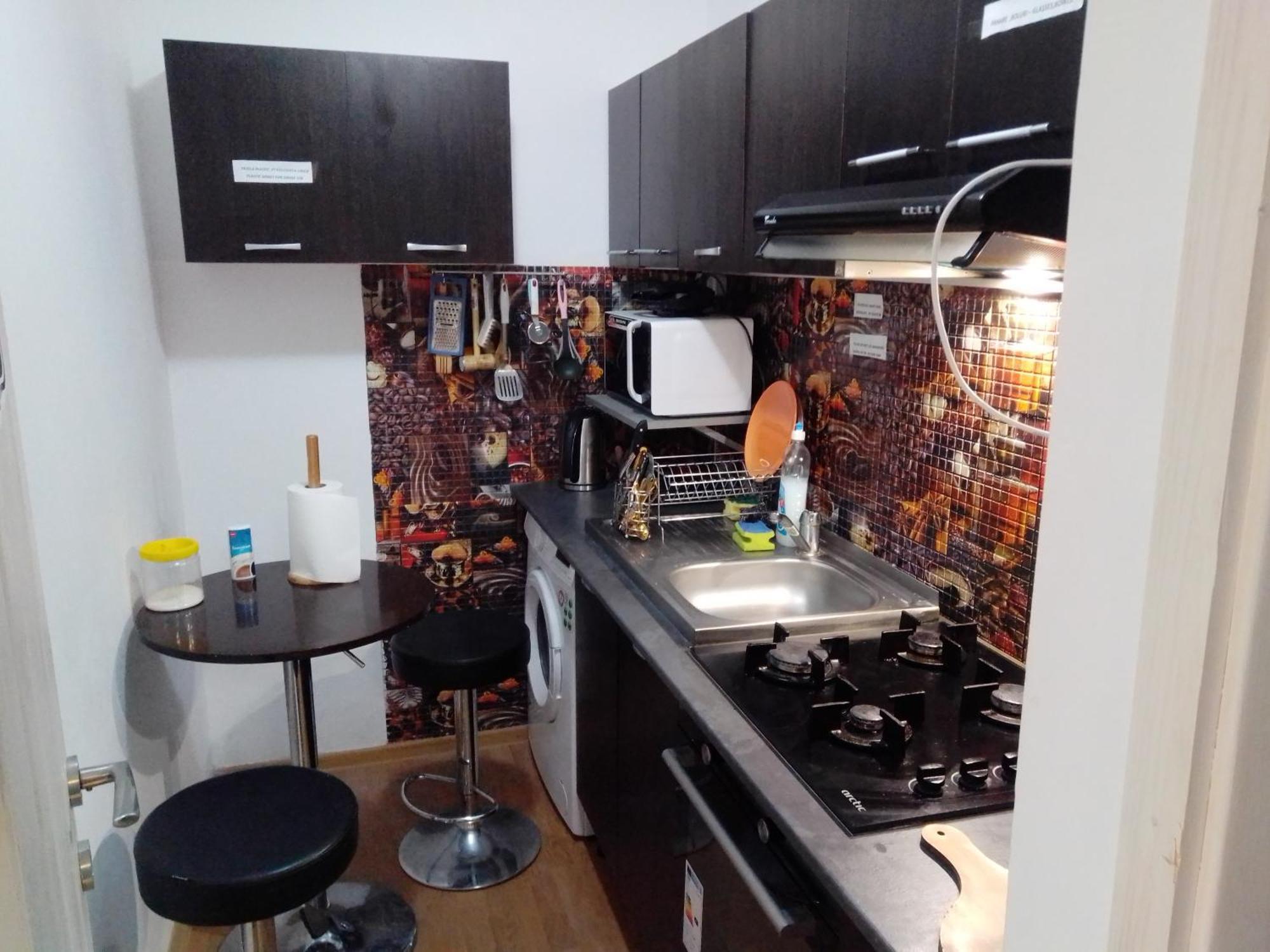 Hostel Florentin Camere Bai Comune Acces Bucatarie Cheap Rooms Smart Tv Netflix Constanta Kitchen And Laundry Machine Acces Fast Wifi Bagian luar foto