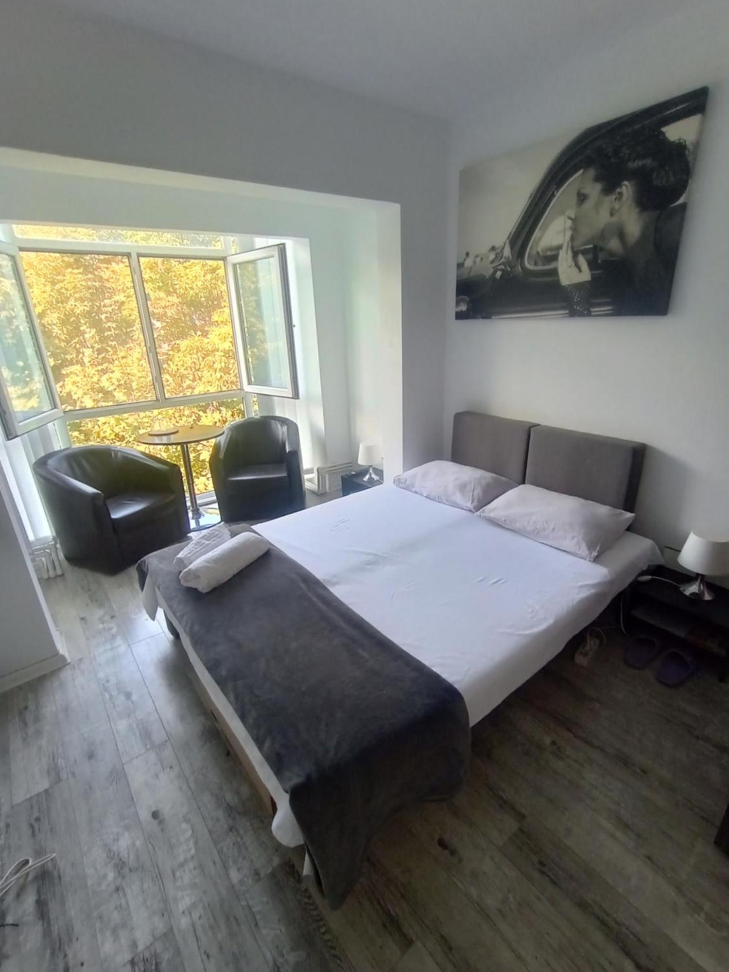Hostel Florentin Camere Bai Comune Acces Bucatarie Cheap Rooms Smart Tv Netflix Constanta Kitchen And Laundry Machine Acces Fast Wifi Bagian luar foto