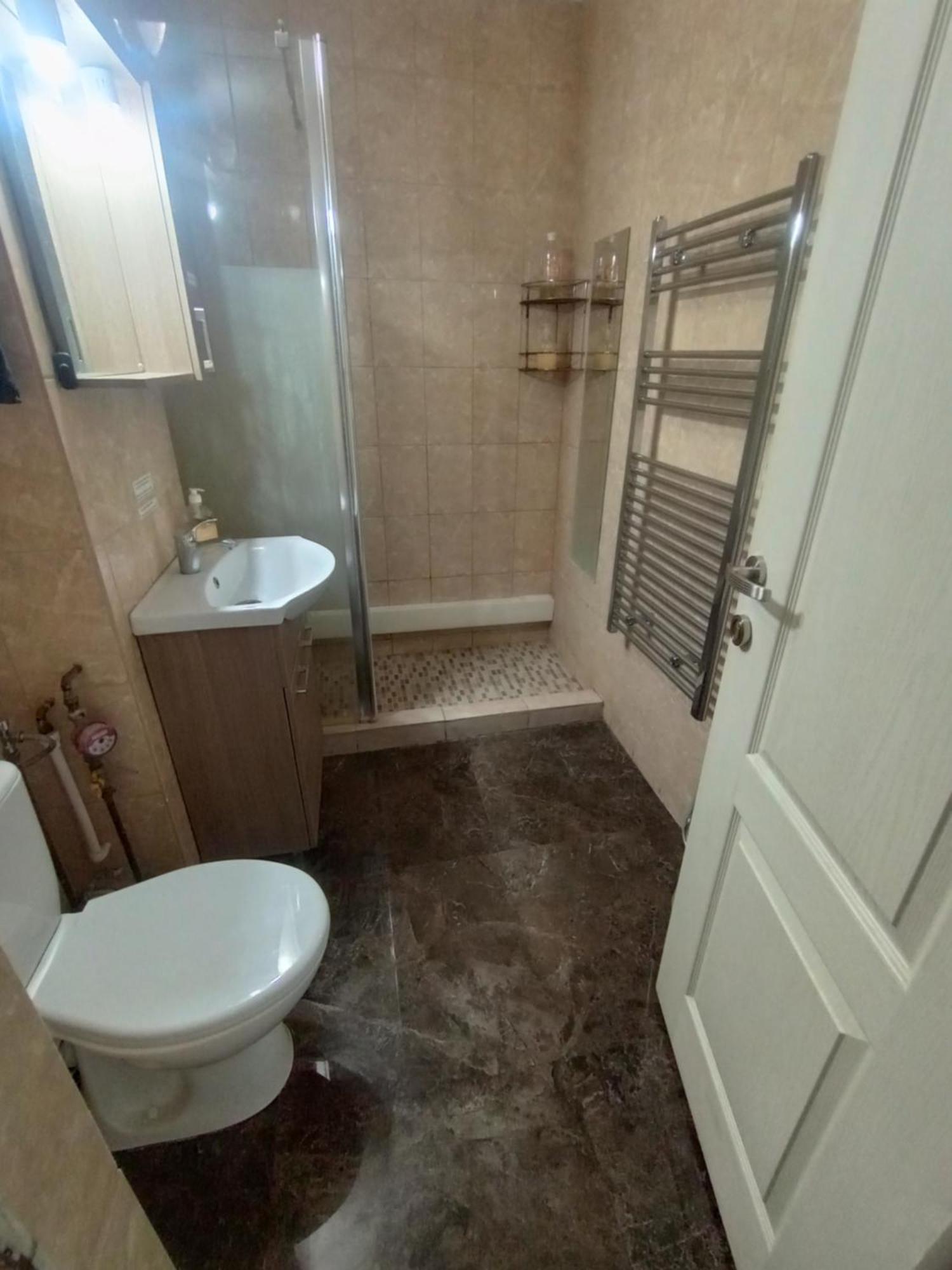 Hostel Florentin Camere Bai Comune Acces Bucatarie Cheap Rooms Smart Tv Netflix Constanta Kitchen And Laundry Machine Acces Fast Wifi Bagian luar foto