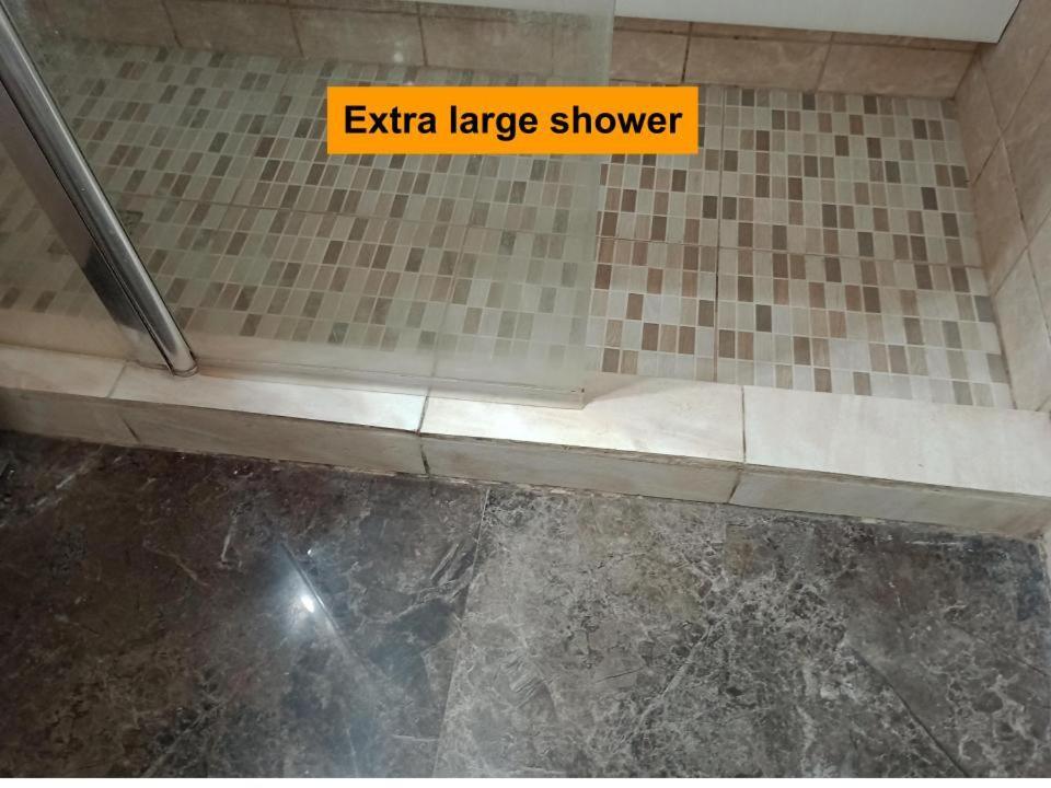 Hostel Florentin Camere Bai Comune Acces Bucatarie Cheap Rooms Smart Tv Netflix Constanta Kitchen And Laundry Machine Acces Fast Wifi Bagian luar foto