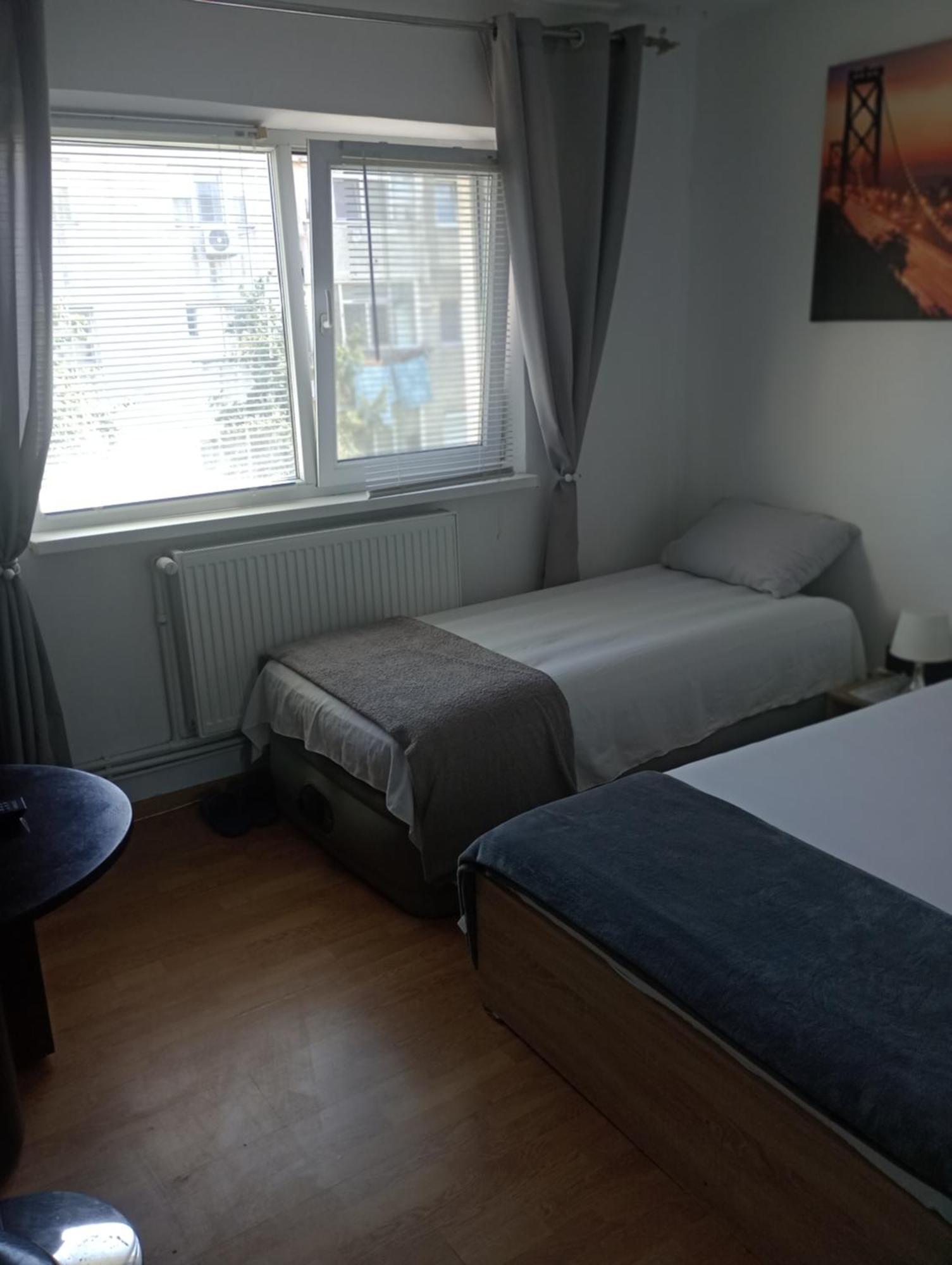 Hostel Florentin Camere Bai Comune Acces Bucatarie Cheap Rooms Smart Tv Netflix Constanta Kitchen And Laundry Machine Acces Fast Wifi Ruang foto